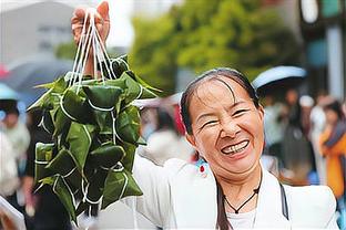 奥斯卡社媒晒与武磊庆祝进球合影：加油上海海港